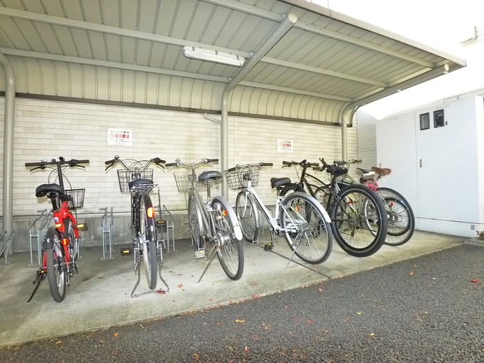 物件外観写真5　(駐輪場)