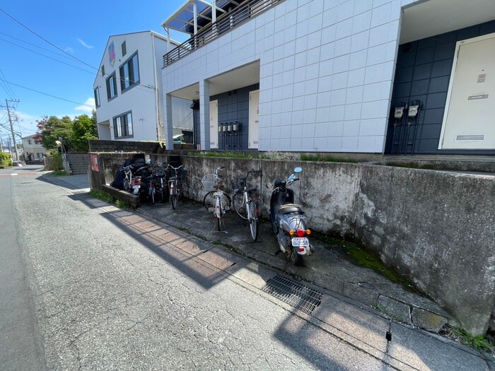 物件外観写真5　(駐輪場)