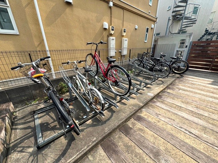 物件外観写真5　(駐輪場)