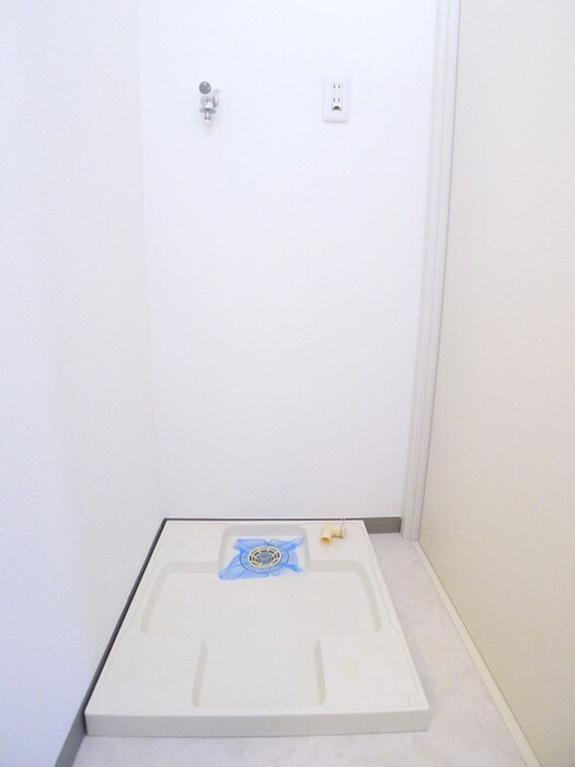 物件内観写真13　(洗濯機置場)