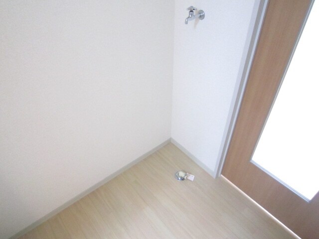 物件内観写真16　(洗濯機置場)