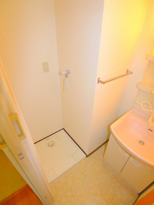 物件内観写真18　(洗濯機置場)