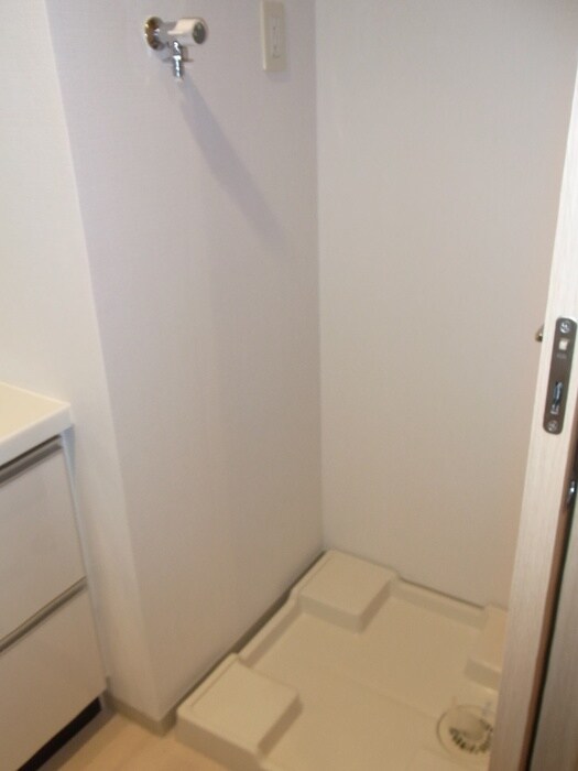 物件内観写真14　(洗濯機置場)