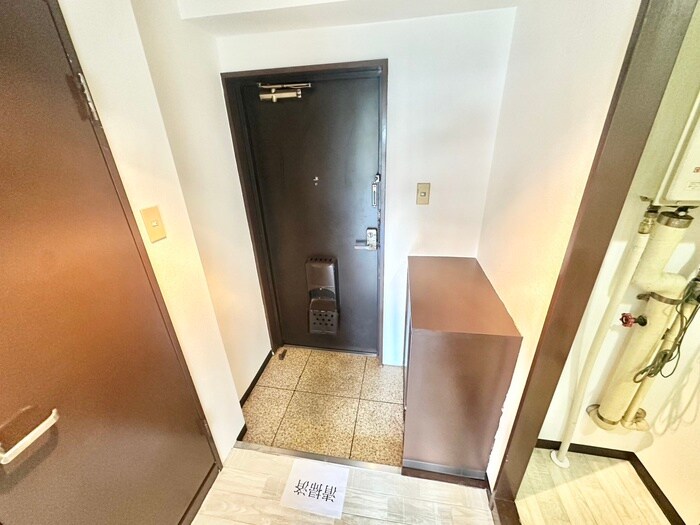 物件内観写真16　(玄関)