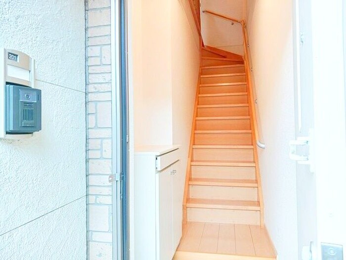 物件内観写真13　(玄関)