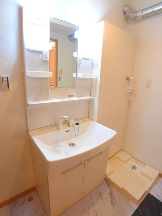 物件内観写真18　(洗濯機置場)