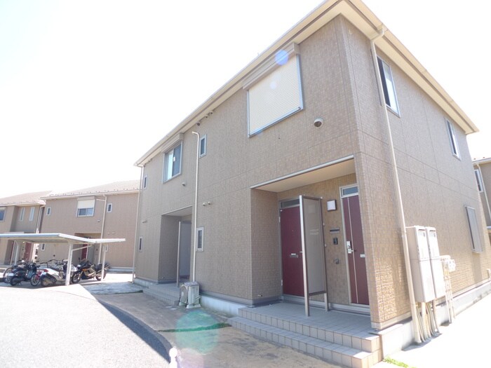 物件外観写真2　(エントランス部分)