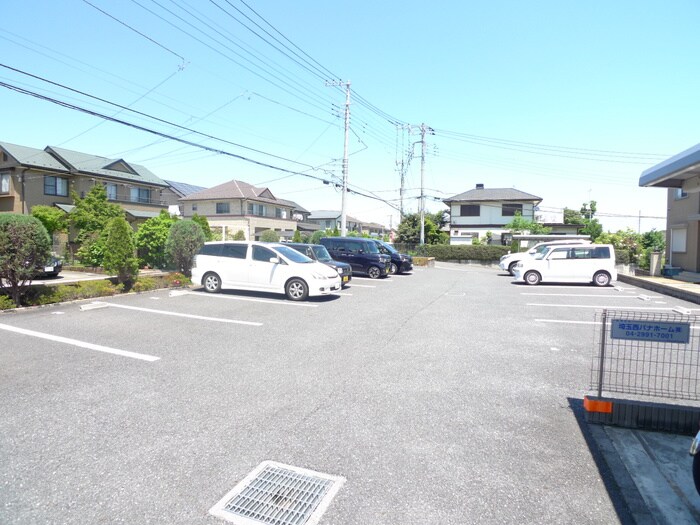 物件外観写真5　(駐車場)