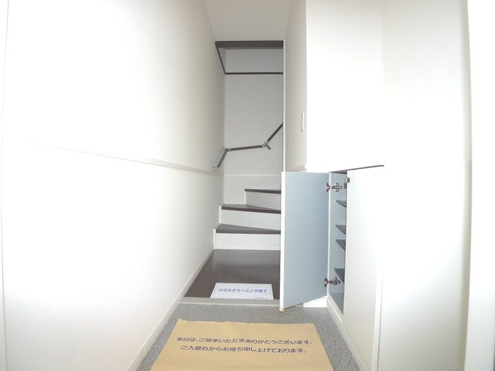 物件内観写真16　(玄関)