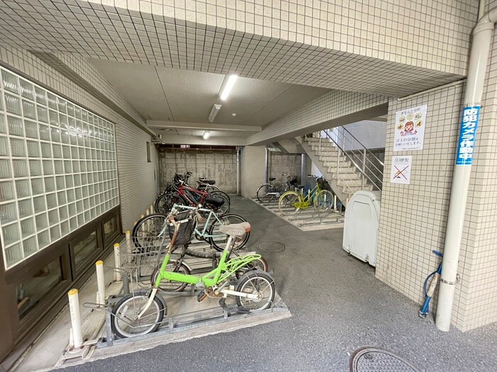 物件外観写真5　(駐輪場)