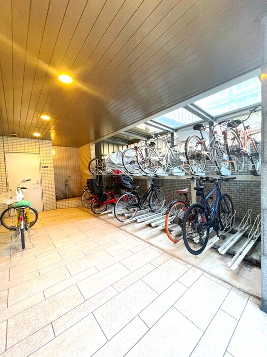 物件外観写真5　(駐輪場)