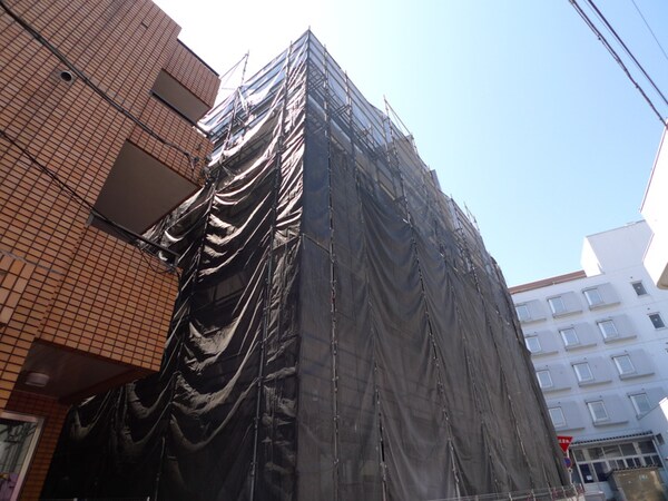 建築中