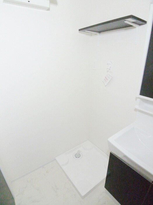 物件内観写真12　(洗濯機置場)