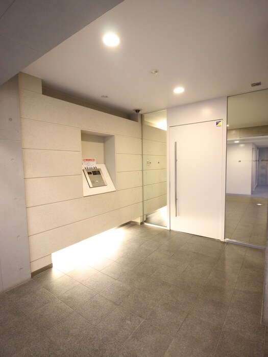 物件外観写真4　(エントランス部分)