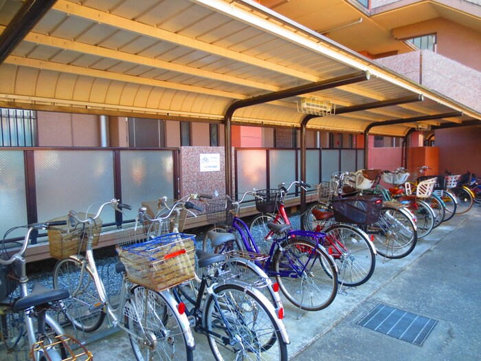 物件外観写真5　(駐輪場)