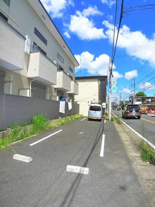 物件外観写真2　(駐車場)