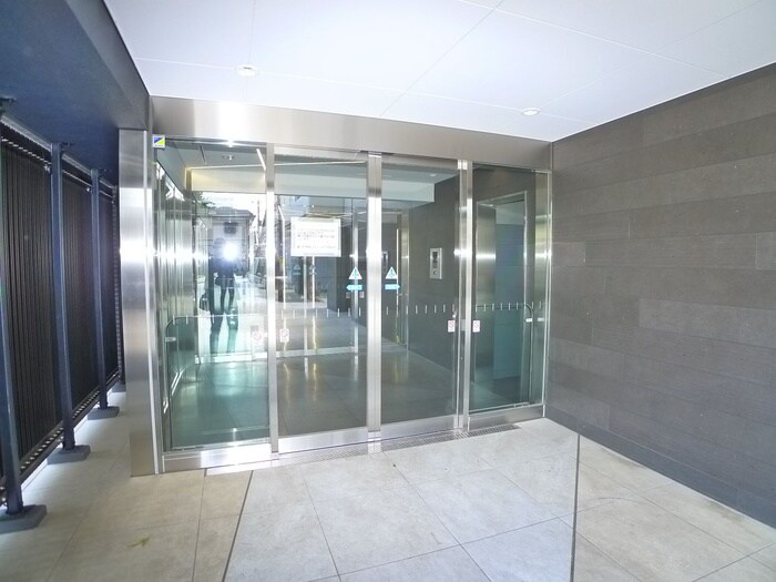 物件外観写真4　(エントランス部分)