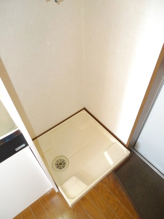 物件内観写真12　(洗濯機置場)