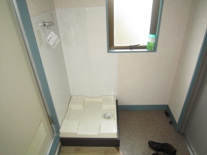 物件内観写真10　(洗濯機置場)