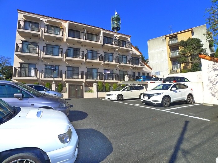 物件外観写真6　(駐車場)