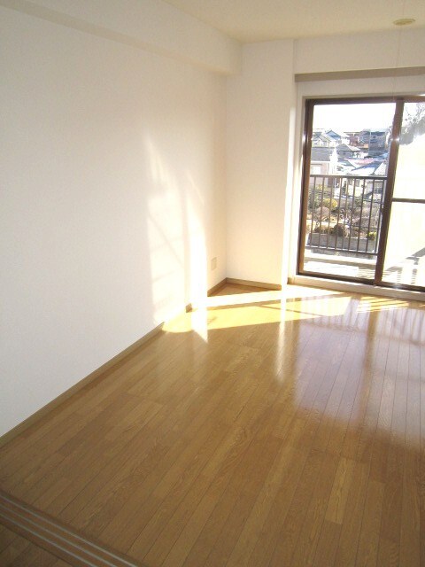 物件内観写真12　(室内からの展望)