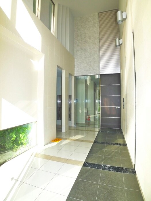 物件外観写真4　(エントランス部分)