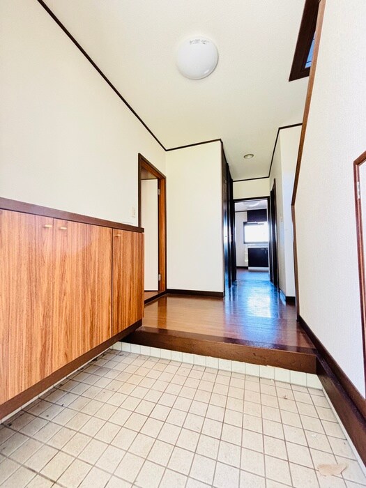 物件内観写真10　(玄関)