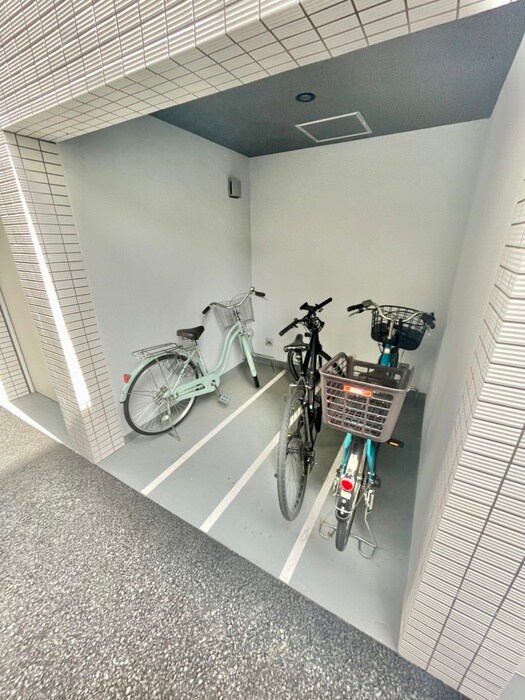 物件外観写真4　(駐輪場)