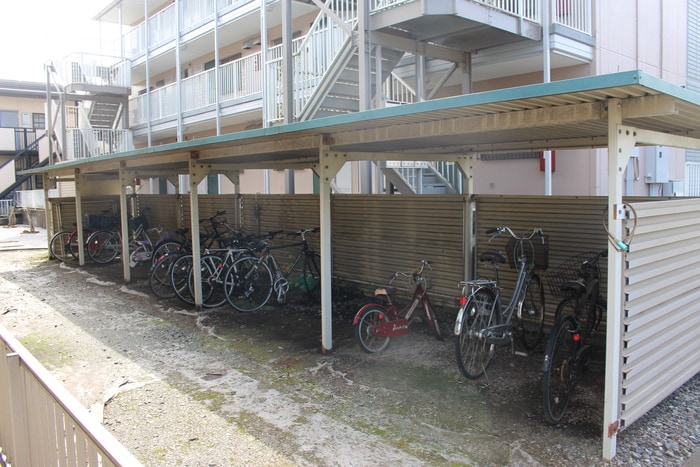 物件外観写真5　(駐輪場)