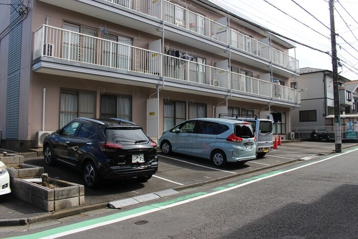 物件外観写真6　(駐車場)