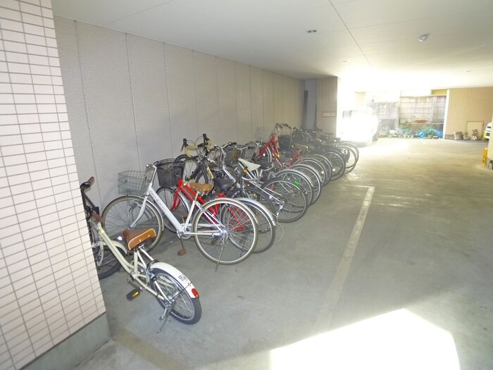 物件外観写真5　(駐輪場)