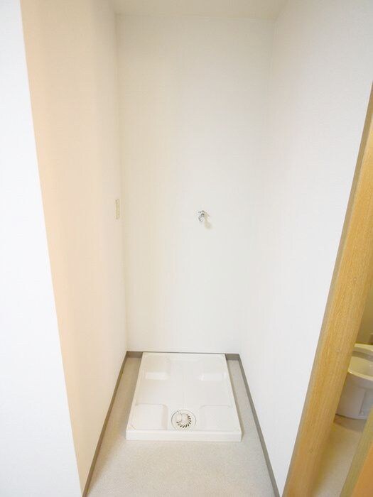 物件内観写真15　(洗濯機置場)