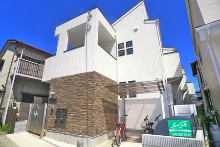 ホワイト　カメリア外観写真