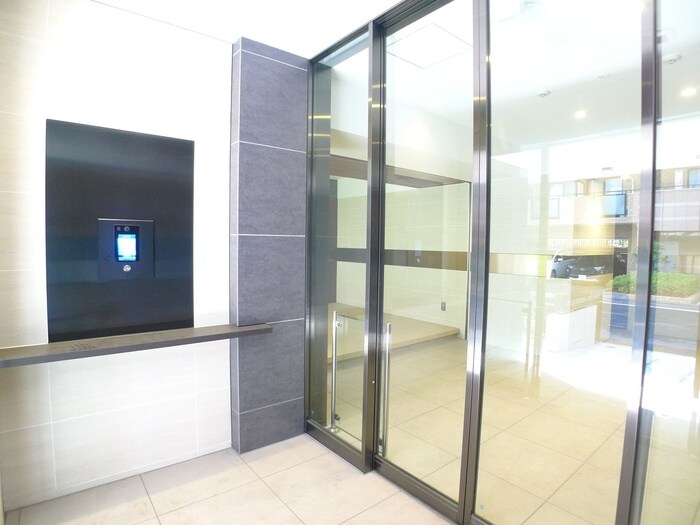 物件外観写真4　(エントランス部分)