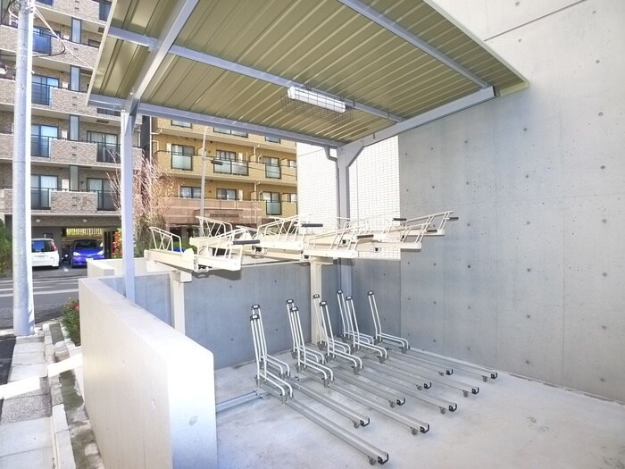 物件外観写真6　(駐輪場)