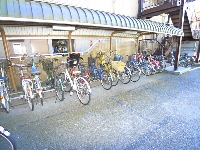 物件外観写真4　(駐輪場)