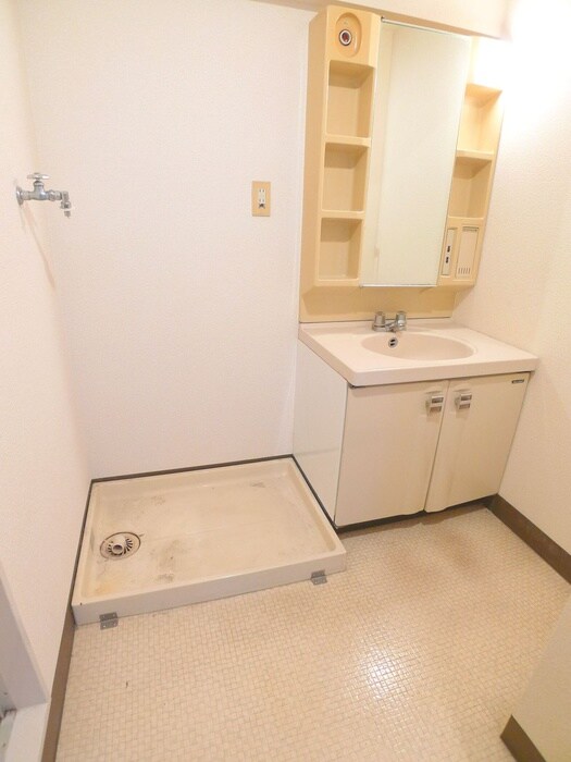 物件内観写真18　(洗濯機置場)