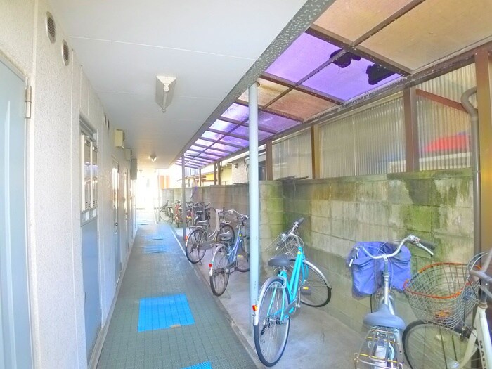 物件外観写真4　(駐輪場)
