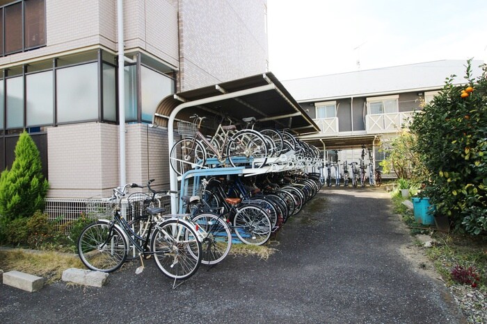 物件外観写真6　(駐輪場)