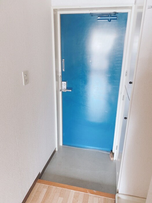 物件内観写真13　(玄関)