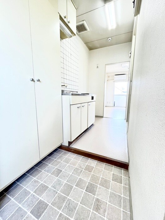 物件内観写真18　(玄関)