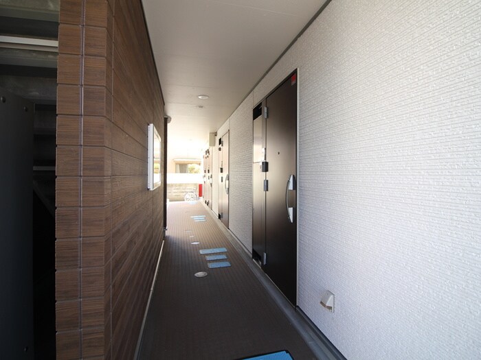 物件外観写真6　(エントランス部分)