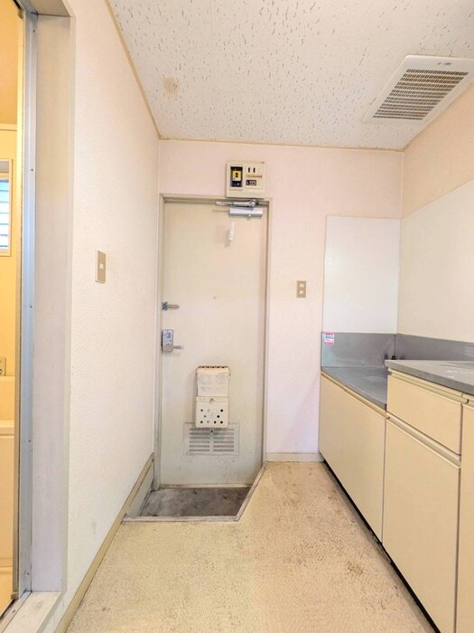 物件内観写真16　(玄関)