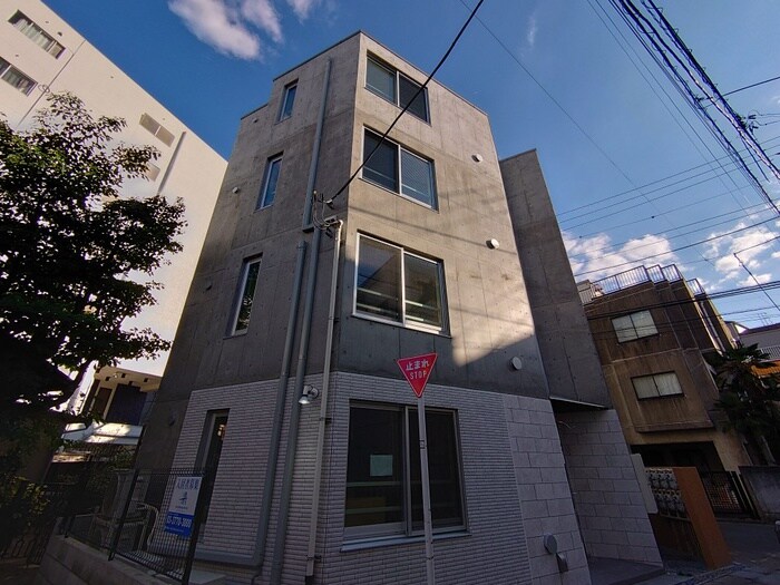 物件外観写真6　(エントランス部分)