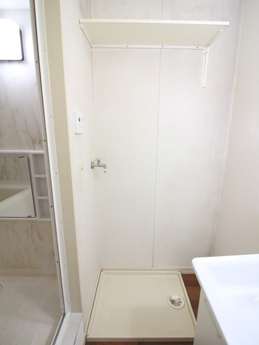 物件内観写真8　(洗濯機置場)