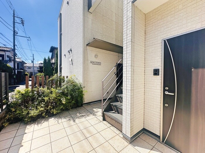 物件外観写真2　(エントランス部分)