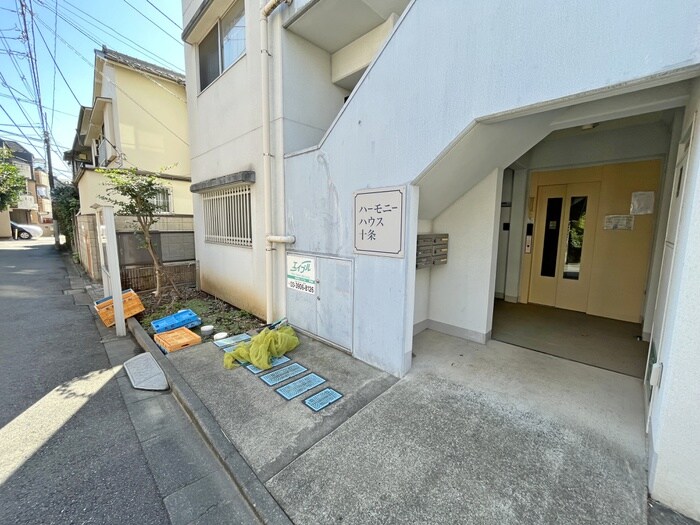 物件外観写真2　(エントランス部分)