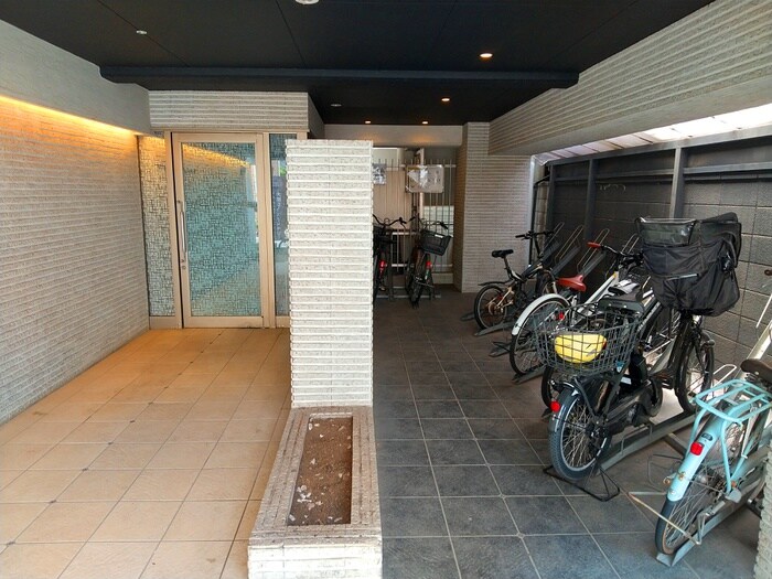 物件外観写真2　(駐輪場)