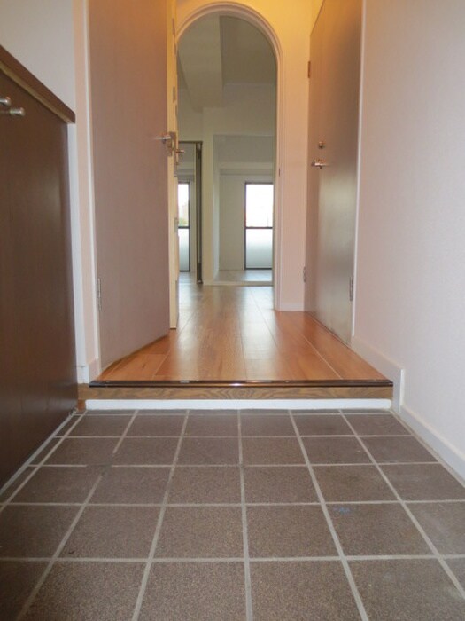 物件内観写真16　(玄関)