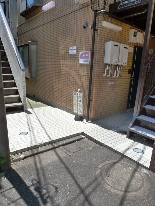 物件外観写真2　(エントランス部分)